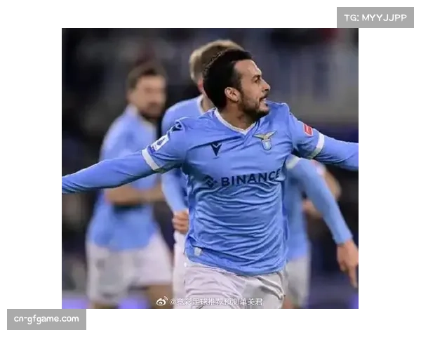 终场哨响，乌迪内斯球员庆祝爆冷战胜劲旅罗马