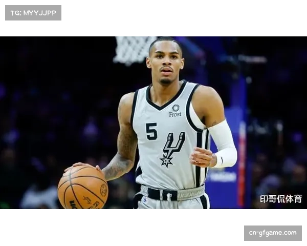 德章泰·穆雷重返圣安东尼奥主场，赛前与波波维奇长时间拥抱。